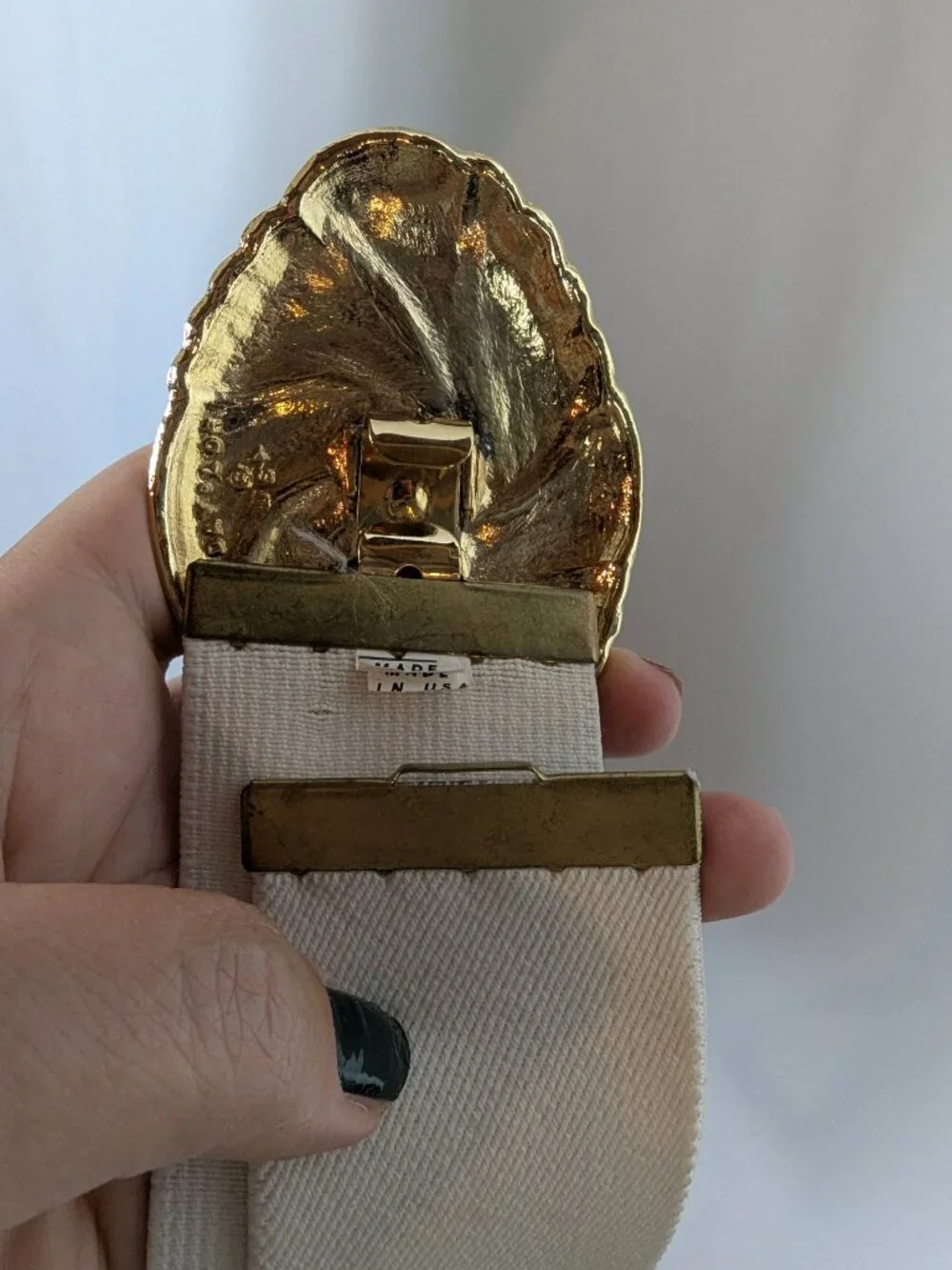 Day-Lor 80s White Elastic Cinch Belt Gold Enamel Swirl Buckle USA Vintage 27